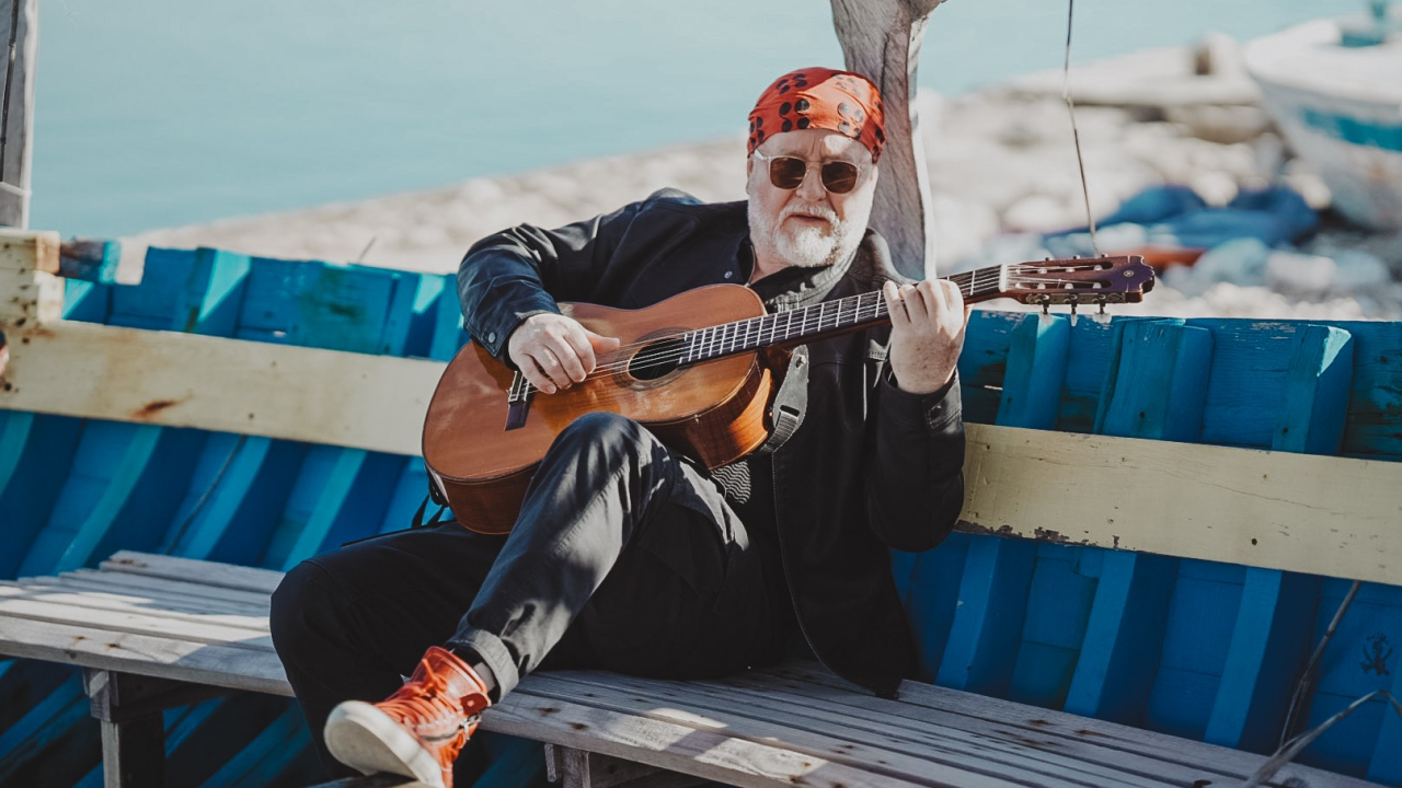 Povratak murterskog Berekina: Oliver Jakovčev objavio novi spot 'Reci mi, more moje'