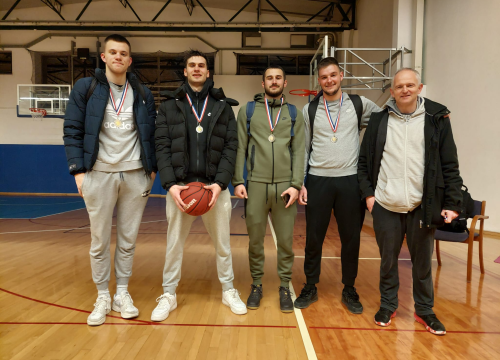 Fotografija 6 - Šibenski rekreativni košarkaši zabavljali sebe i gledatelje na All-Staru