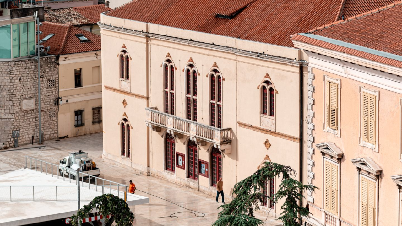 Sljedeći tjedan u šibenskom kazalištu domaća komedija 'Dođi gola na večeru'