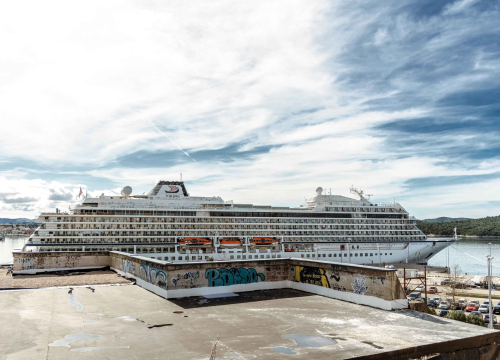 Fotografija 2 - Viking Saturn na putu za Veneciju stao u Šibenik, prosječna cijena putovanja je 2700 dolara po osobi