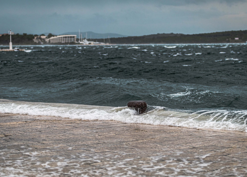 Umjereno i jako jugo u drugom dijelu dana ponegdje i olujno