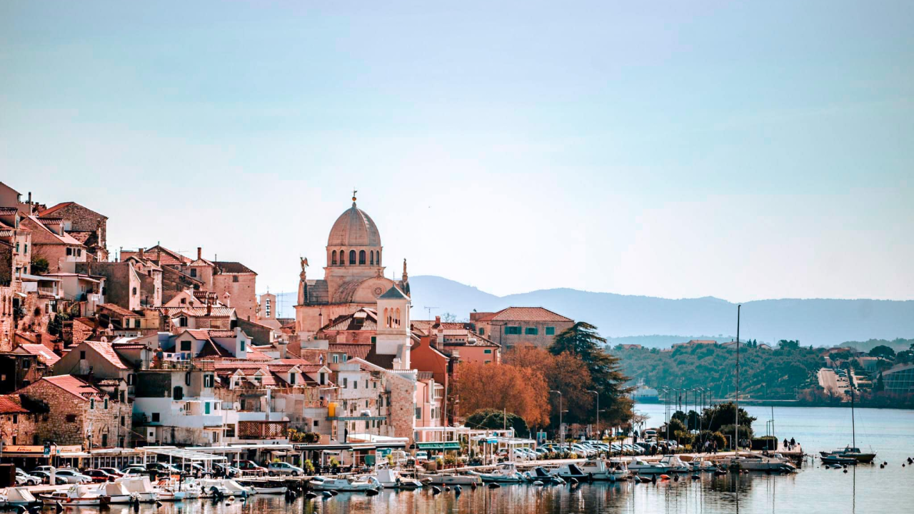 I dalje promjenjivo, ali razmjerno toplo vrijeme