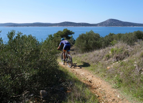 Otok Prvić ove nedjelje domaćin je jedinstvene biciklističke utrke