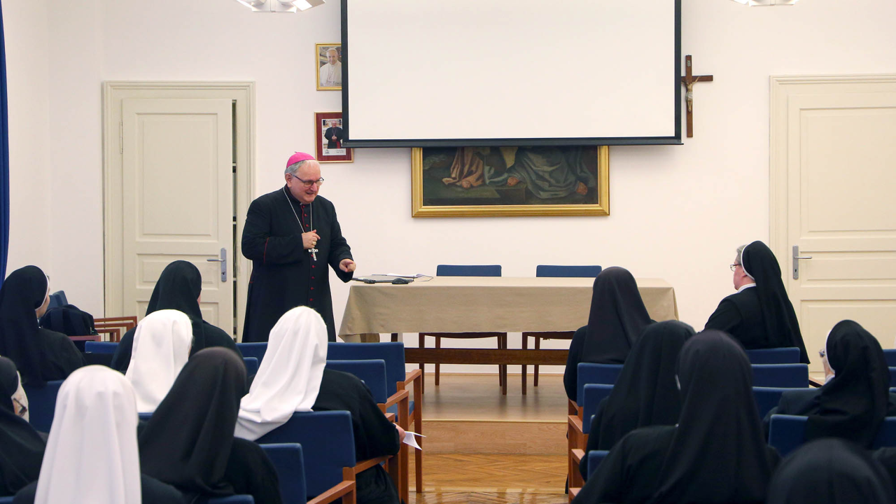 Održan korizmeni susret redovnica i biskupa Tomislava Rogića