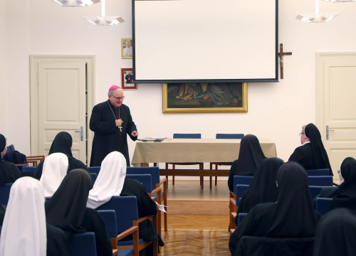 Održan korizmeni susret redovnica i biskupa Tomislava Rogića