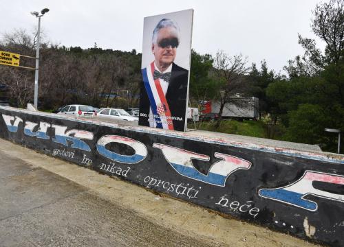 Na Meterizama išarana Tuđmanova slika koja se nalazi poviše murala 'Vukovar'