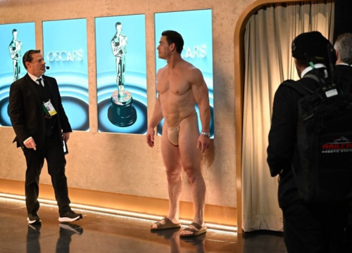 Fotografija 2 - John Cena ipak nije bio skroz gol na Oscarima, objavljena fotografija iz backstagea