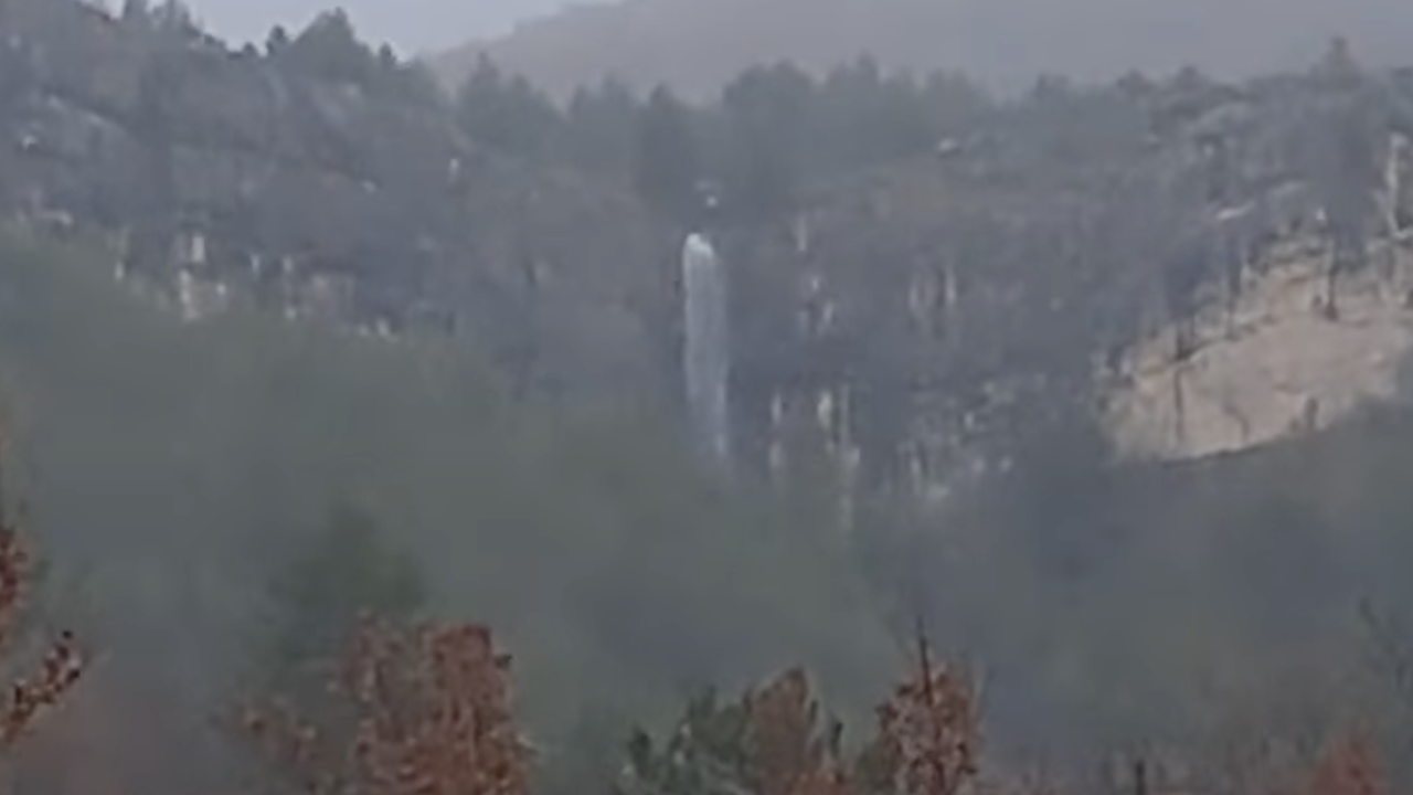 Na Kneževoj gredi kod Drniša nakon obilne kiše pojavio se slap