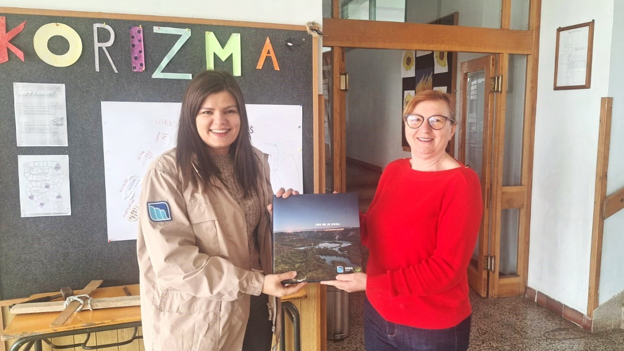 Nacionalni park Krka daruje novu knjigu županijskim školama