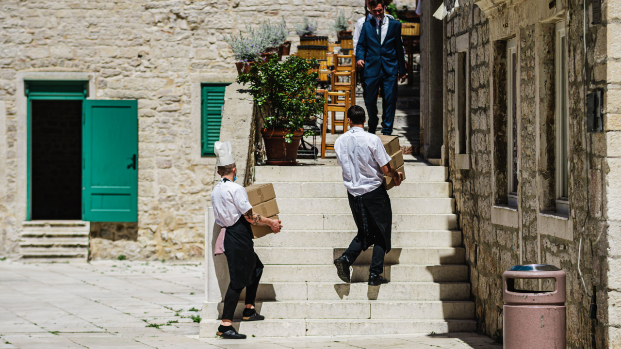 Svi traže sezonce, a oni prosječno očekuju plaću 1307 eura neto
