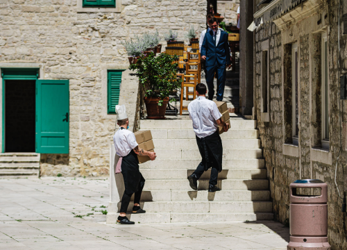 Svi traže sezonce, a oni prosječno očekuju plaću 1307 eura neto