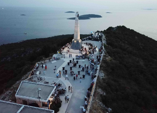 Ne propustite vrhunski koncert Matije Cveka na vidikovcu Gospe od Loreta!