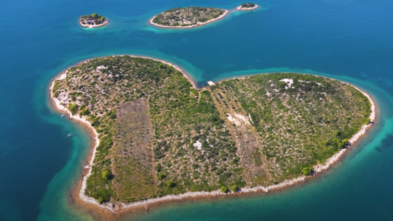 Devastacija poznatog otoka: Netko je krenuo s ilegalnom gradnjom pristaništa