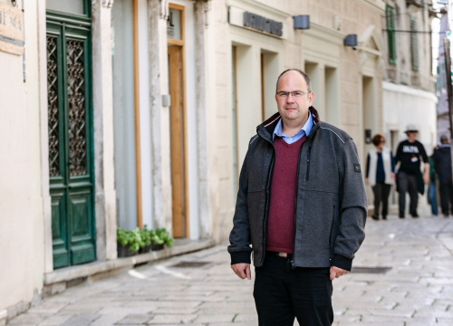 Obiteljska kužina by Ivo Kronja: Uskoro i na stranicama našeg portala