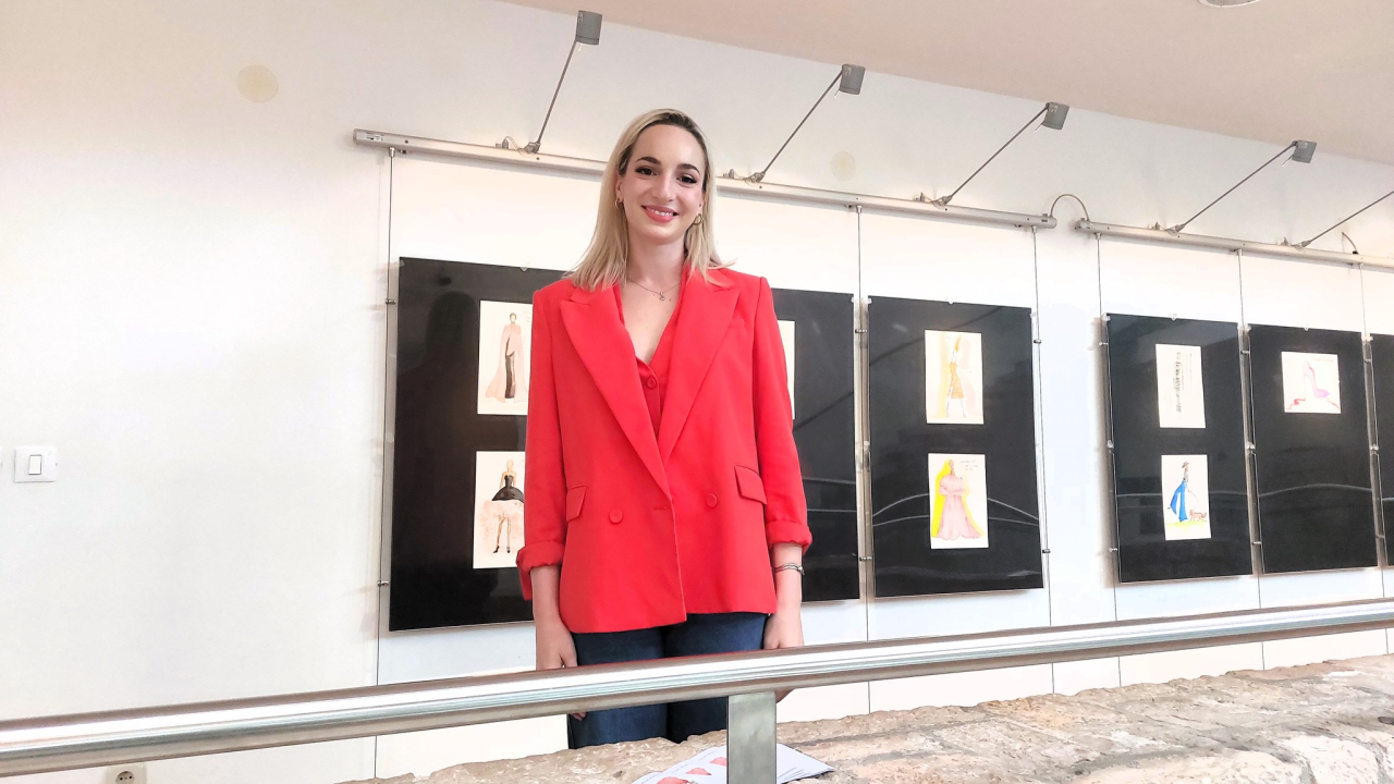 U knjižnici otvorena izložba modnih crteža košarkašice Šibenika Tihane Stojsavljević