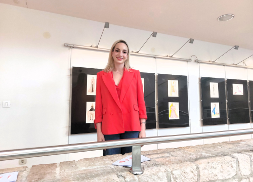 U knjižnici otvorena izložba modnih crteža košarkašice Šibenika Tihane Stojsavljević