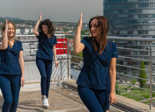 Fotografija 4 - Medicinske sestre, poštari, policajci, vatrogasci i balerine zaplesali u ritmu Rim Tim Tagi Dima