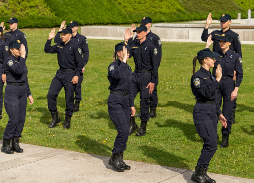 Fotografija 6 - Medicinske sestre, poštari, policajci, vatrogasci i balerine zaplesali u ritmu Rim Tim Tagi Dima