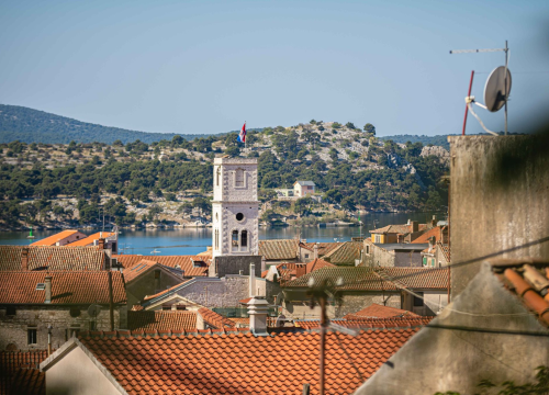 Sunčano i toplo uz slabo jugo