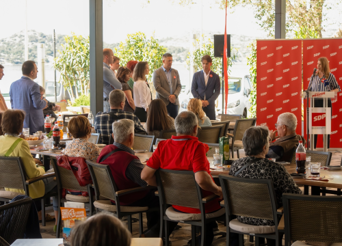 Fotografija 6 - Rijeke pravde u Šibeniku: 'U srijedu HDZ šaljemo daleko od naših novaca, daleko od krađe. Ne trebaju Hrvatskoj ni Orban ni Vučić'