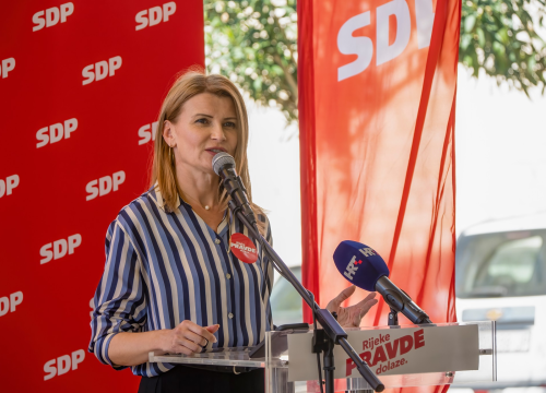 Fotografija 10 - Rijeke pravde u Šibeniku: 'U srijedu HDZ šaljemo daleko od naših novaca, daleko od krađe. Ne trebaju Hrvatskoj ni Orban ni Vučić'