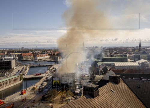 Pod kontrolom požar koji je zahvatio znameniti Børsen u Kopenhagenu