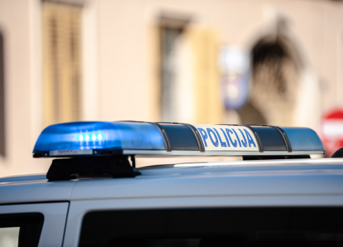 Maskirani razbojnik u zgradi pokušao opljačkati 42-godišnjakinju: Nema ozlijeđenih