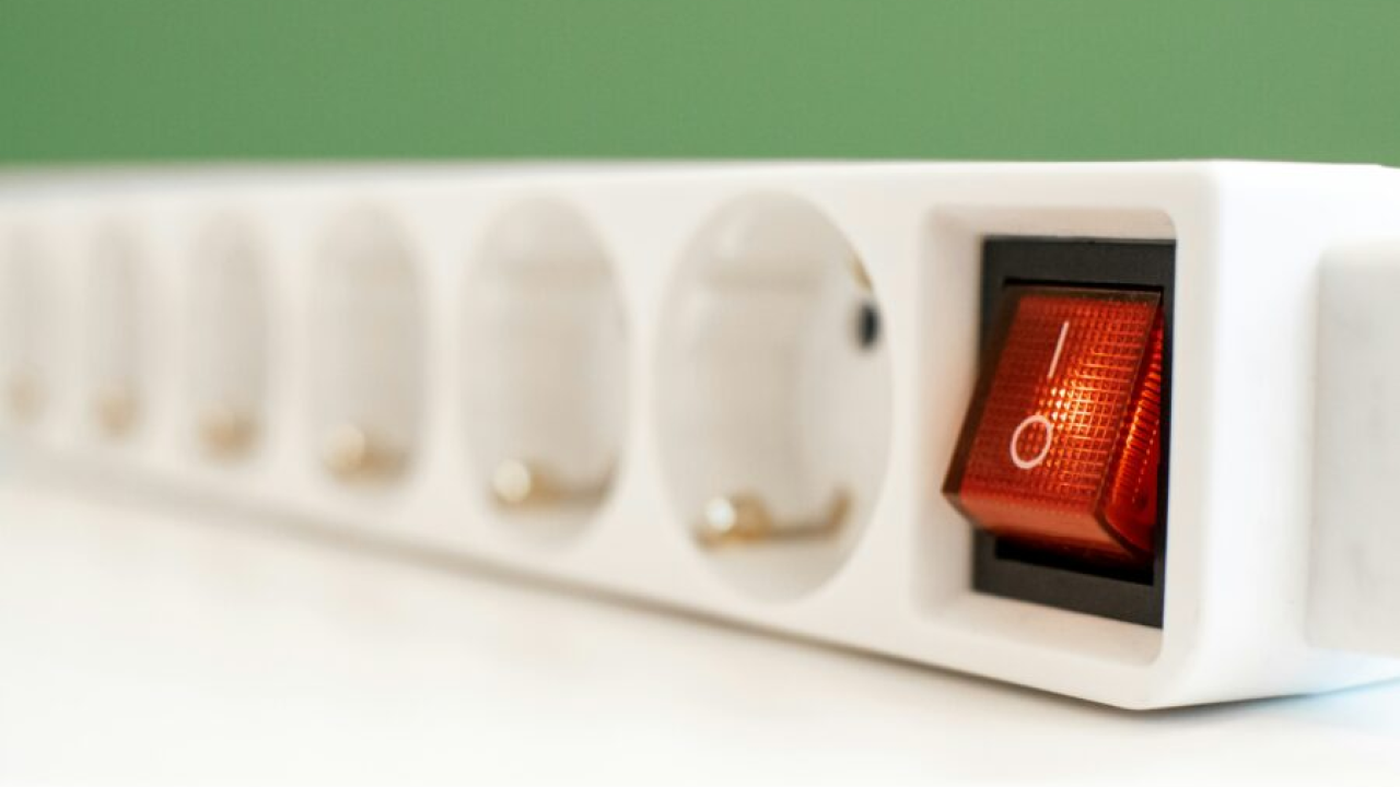 Nikada ne biste trebali isključiti ova tri uređaja iz struje!