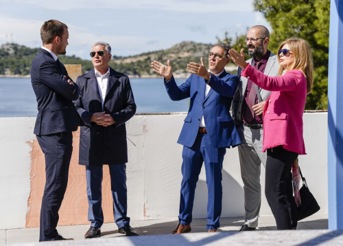 Ministar Šime Erlić obišao STEM učionicu u OŠ Juraj Dalmatinac