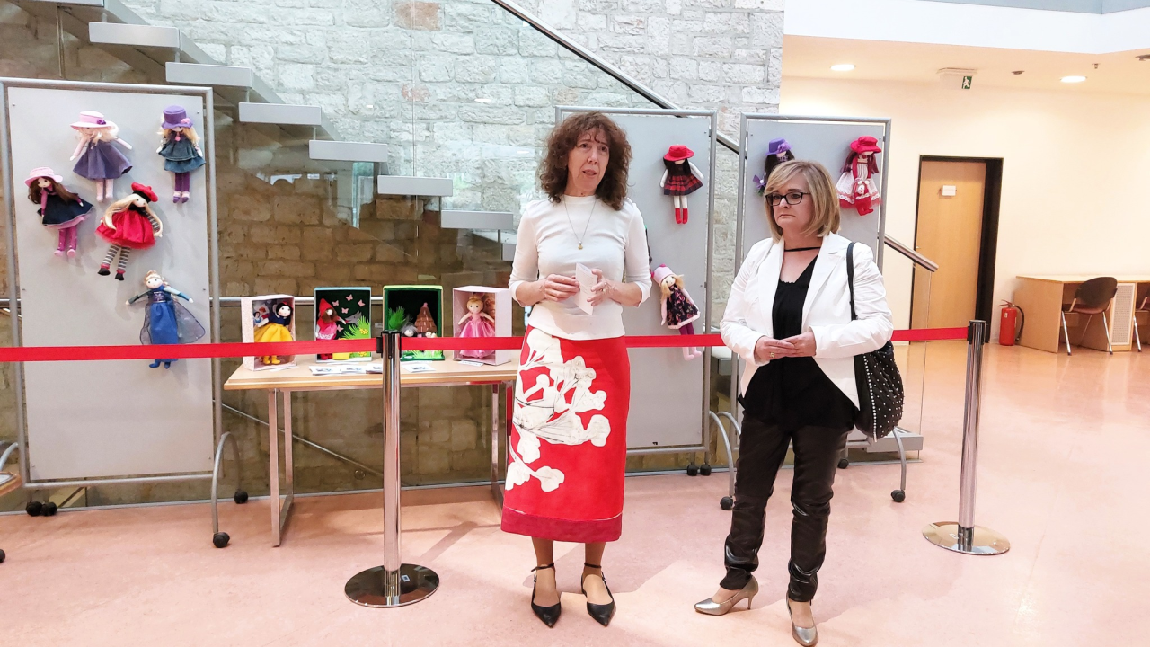 U knjižnici otvorena izložba lutaka Jadranke Svirčić