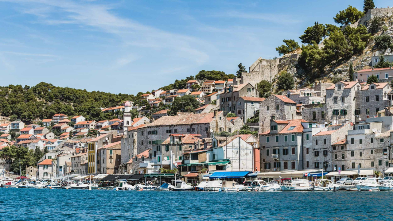 Promjenjivo oblačno s kišom