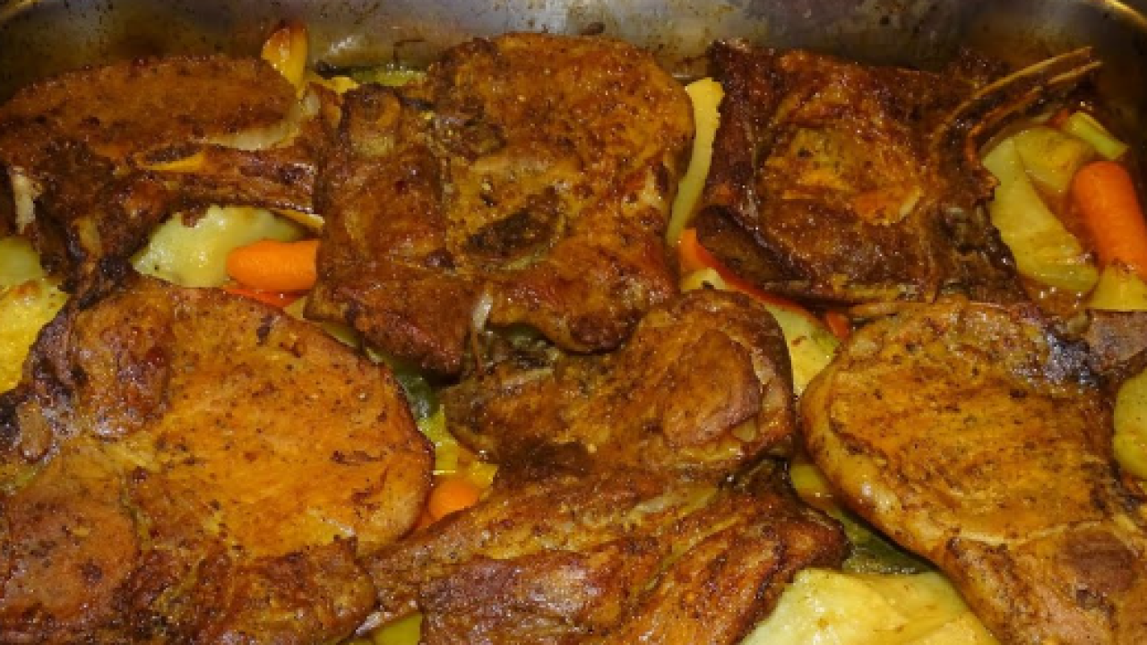 Fini svinjski kotleti s krumpirima iz pećnice