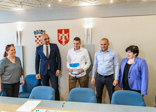 Fotografija 3 - Potpisan ugovor: Županija financira dvosmjernu cestu do Minerske