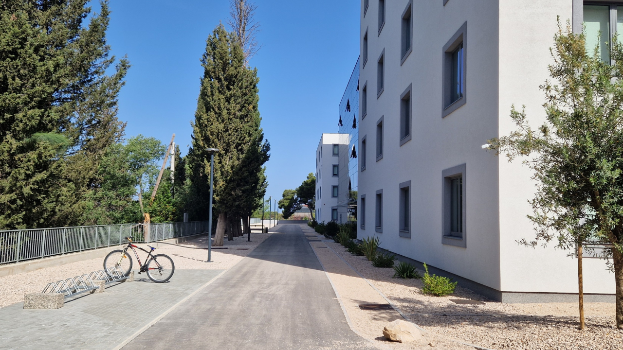 Studentski centar Šibenik postavio parking za bicikle na Palacinu