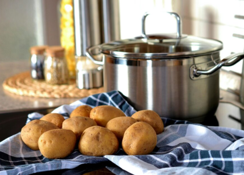 Za kuhanje krumpira nisu dovoljni samo voda i sol: Za idealan okus dodajte i ovaj sastojak