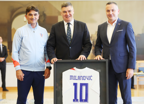 Predsjednik Milanović odlikovao Vatrene: 'Svjesni smo velikih očekivanja pred Europsko prvenstvo'