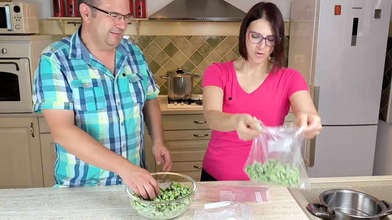 Obiteljska kužina by Ivo Kronja: Spremite bob za zimnicu pa se počastite čokoladnim kockama