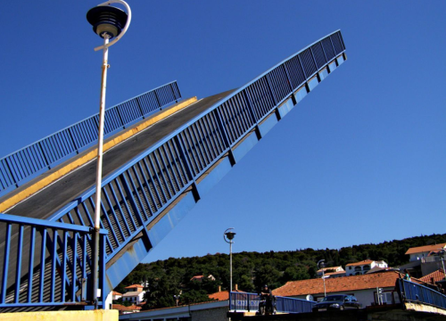 Lopov u Tisnom 51-godišnjem Nijemcu s gumenjaka ukrao rezervoar s gorivom