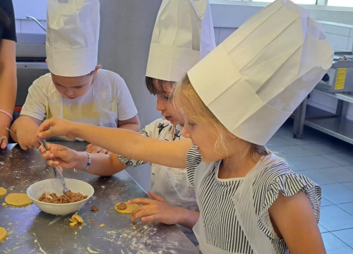 Mališani DV Osmijeh na jedan dan postali slastičari