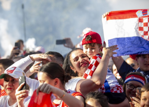 Sitno brojimo: Vatreni pred 4 tisuće navijača odradili trening