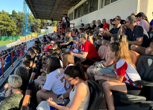 Na zapadnoj tribini Šubićevca pratite hoće li popodnevna fjaka više smetati Albancima ili našima