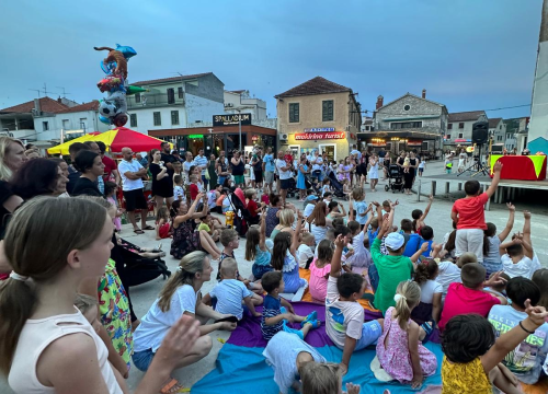 Fotografija 2 - Klaun Spartanko oduševio najmlađe Pirovčane