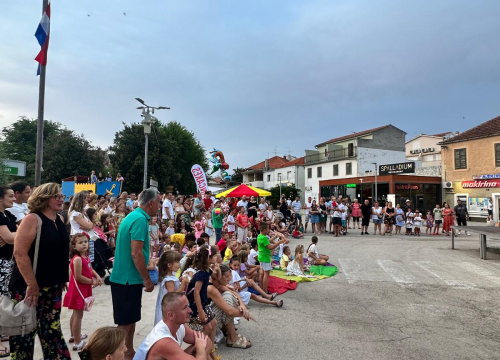 Fotografija 4 - Klaun Spartanko oduševio najmlađe Pirovčane