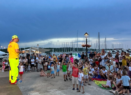 Fotografija 7 - Klaun Spartanko oduševio najmlađe Pirovčane