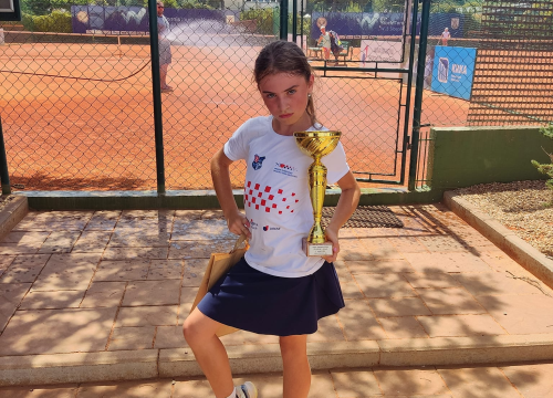 Fotografija 9 - Mlada šibenska tenisačica Lara Meri Zorčić srebrna na festivalskom turniru
