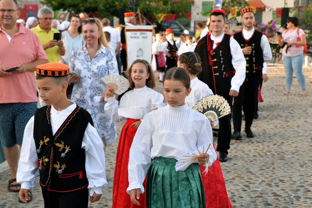 Manifestacijom koja je okupila 500 sudionika Betinjani pokazali ljubav prema tradiciji