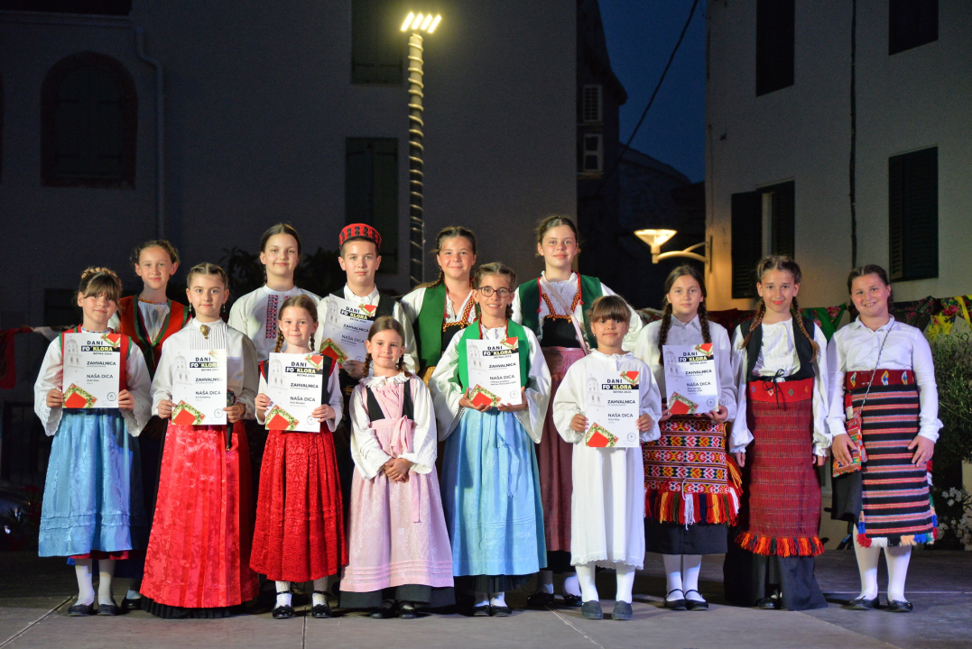 Manifestacijom koja je okupila 500 sudionika Betinjani pokazali ljubav prema tradiciji