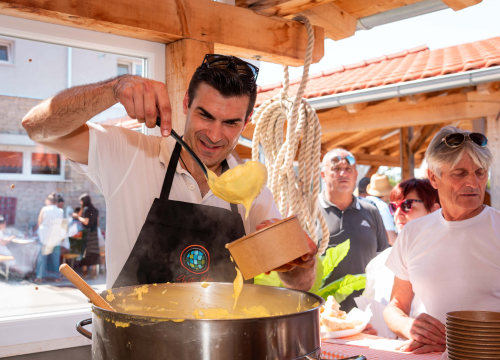 Tragom carskog jelovnika u Kistanjama s Dinom Bebićem, jela se janjeća jetrica