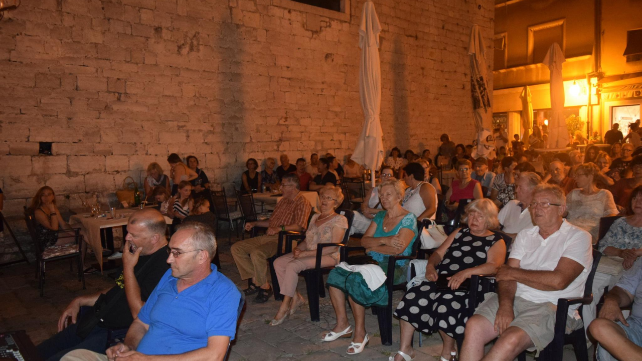 Ansamblu Bonaca večer se na Maloj loži pridružuje dječja ženska klapa glazbene škole