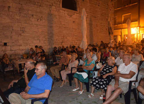 Ansamblu Bonaca večer se na Maloj loži pridružuje dječja ženska klapa glazbene škole